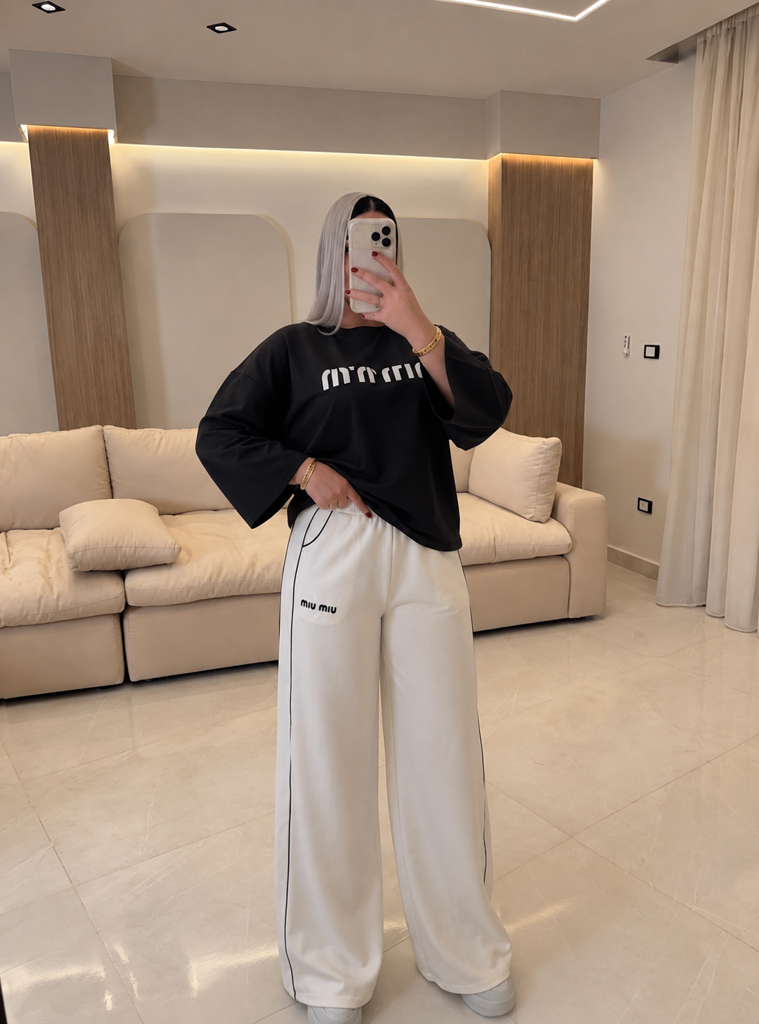 28D6B295-8218-4BCE-B7E2-33ECDD6F6642 سوت miumiu - الصورة 1